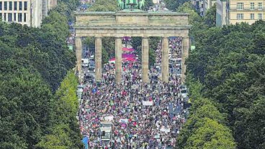 Marcha para proclamar la negación del covid en Berlín