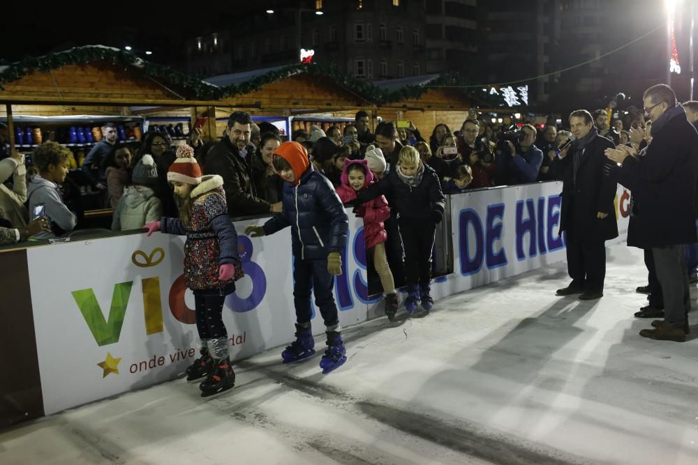 La ciudad inaugura la pista de patinaje al aire libre frente a las instalaciones del Real Club Náutico.