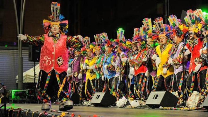 Los Chancletas abren el concurso de murgas