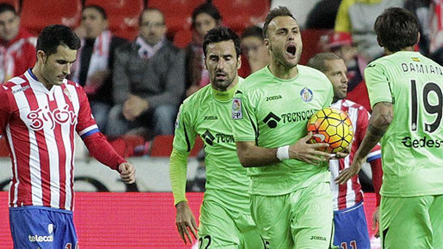 El Getafe remonta al Sporting en El Molinón en dos minutos