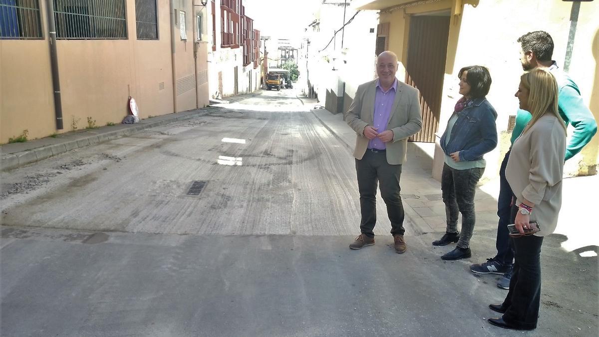 Antonio Ruiz, en las obras de asfaltado de una decena de calles en Rute.