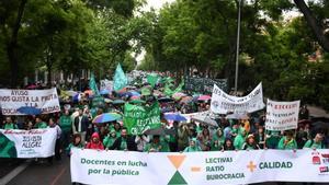 Cientos de personas durante una manifestación por la educación pública, a 21 de mayo de 2024, en Madrid (España).