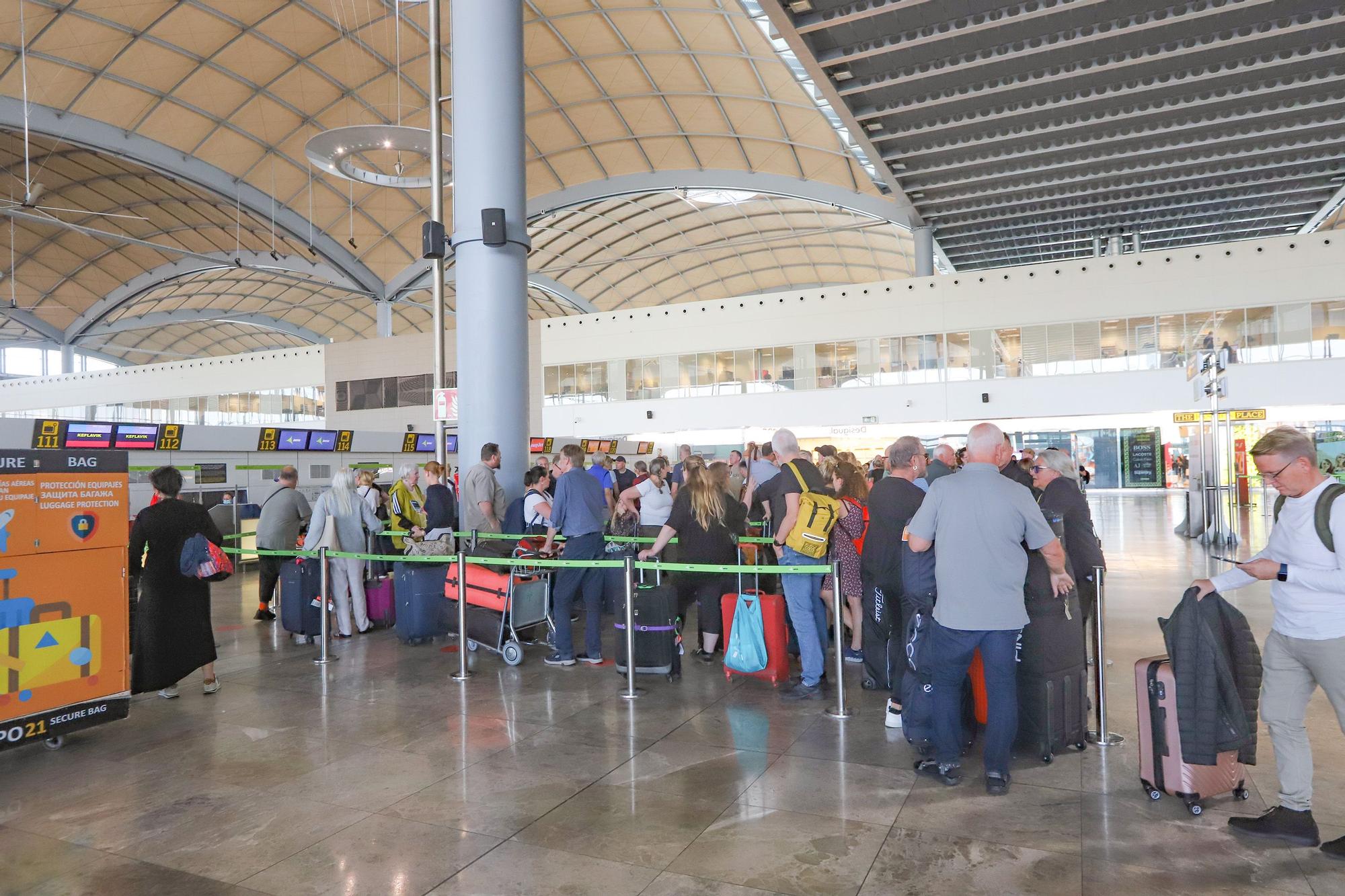 Flujo de pasajeros en la terminal del El Altet