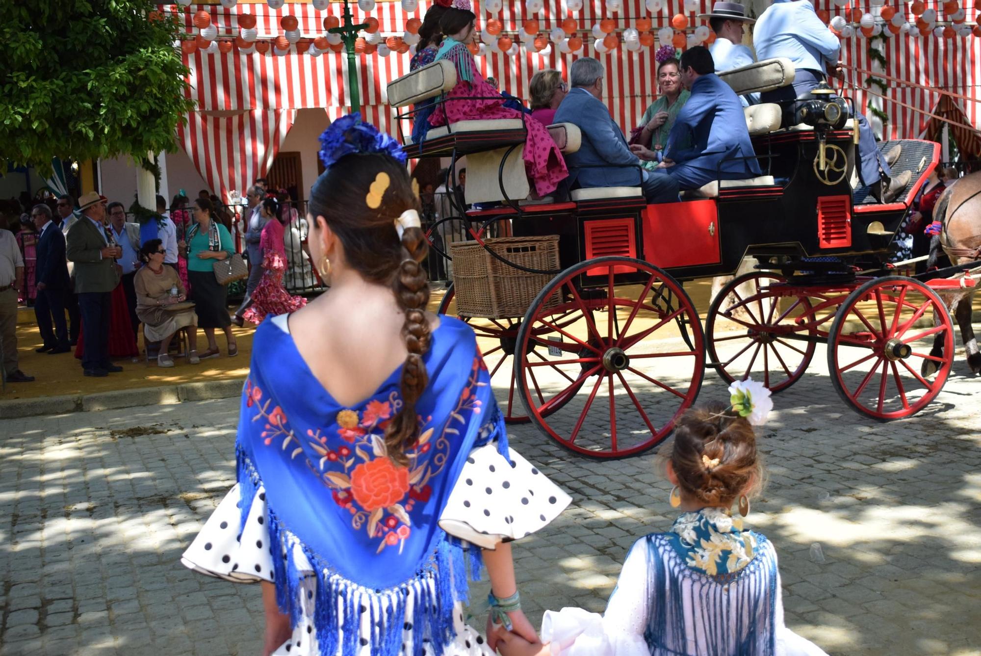 Flamencas en el paseo de carruajes