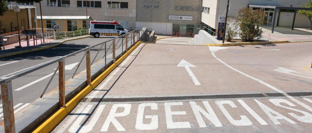 Acceso a Urgencias del Hospital de Elda.