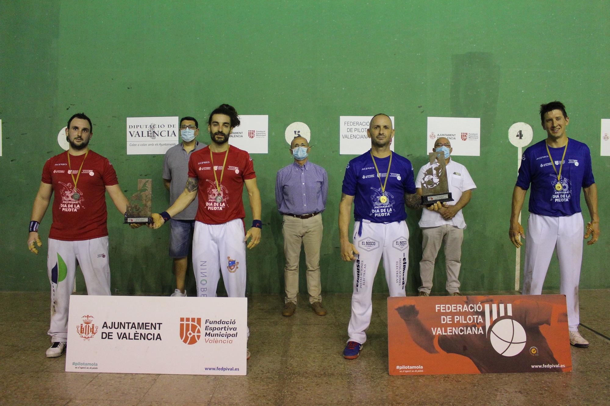 foto 3. Finalistes Supercopa frontó parelles: Quart de Poblet  i la Pobla de Vallbona