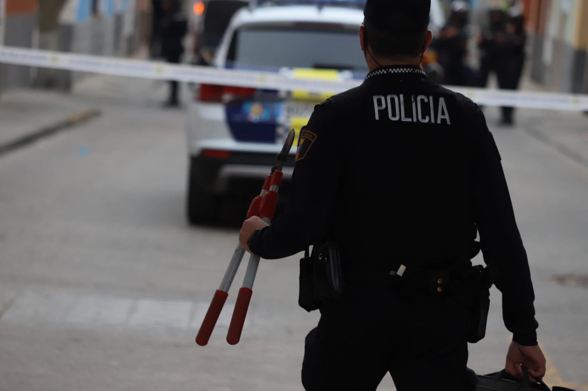 Enorme despliegue policial en una operación antidroga en la calle Arriba de Orihuela