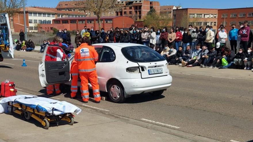 Alumnos del IES León Felipe de Benavente participan en una jornada de educación vial