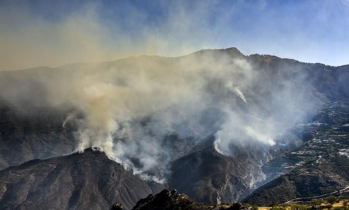 TEJEDA. Incendio en La Cumbre, vista desde el Bentayga cuenca de Tejeda.  | 11/08/2019 | Fotógrafo: José Pérez Curbelo