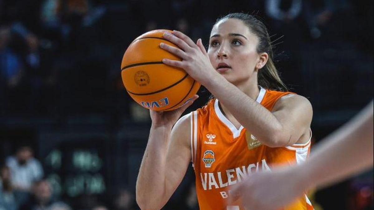 Marta Llompart, en su debut ante el Leganés en el Roig Arena.