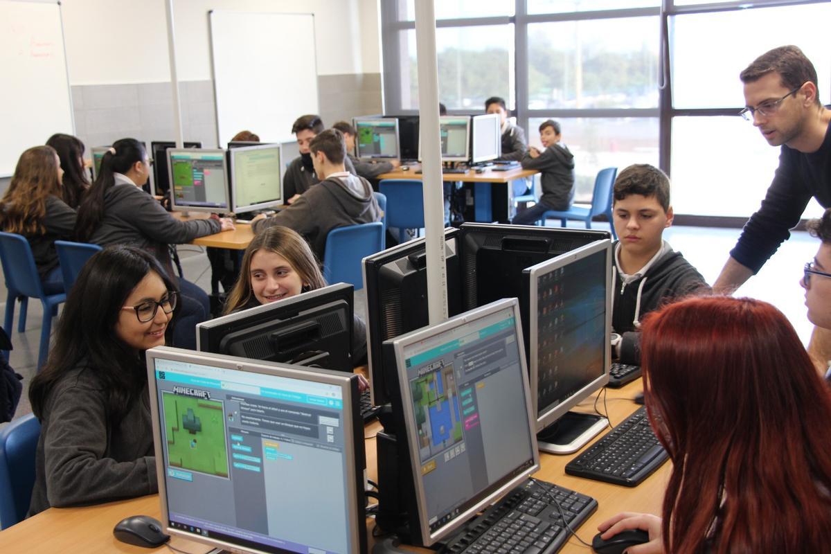 Los alumnos de Florida Campus Alzira combinan las nuevas tecnologías con la metodología tradicional.