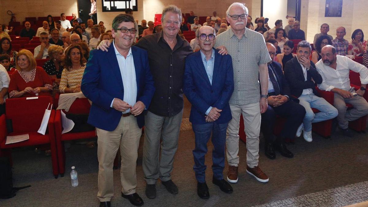 Jacinto Mañas, Juan Luis Cano, José Luis Blasco y Máximo Higueras, este viernes en la presentación del libro.