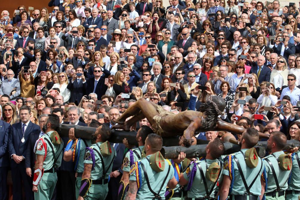 Tras desembarcar en el puerto de Málaga, la Compañía de Honores de la X Bandera del Tercio 'Alejandro Farnesio', IV protagoniza uno de los momentos más intensos de la Semana Santa de Málaga