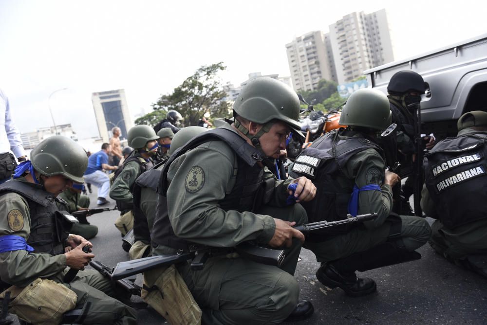 El alzamiento militar en Venezuela.