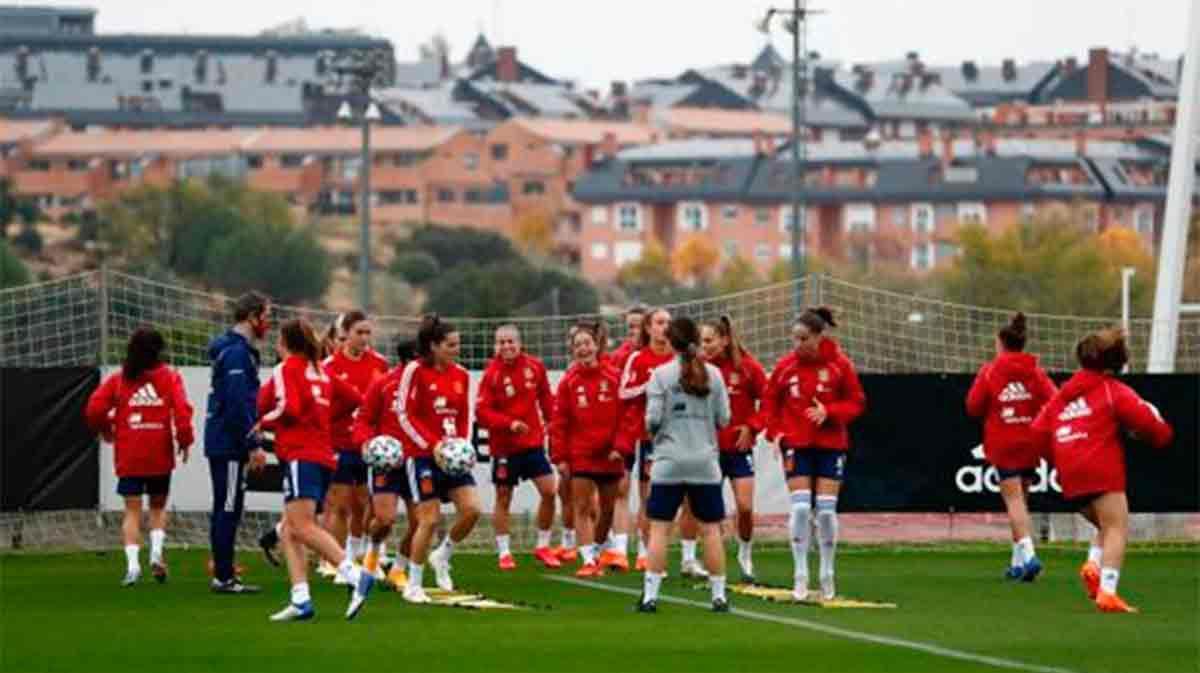 La Selección española femenina sigue preparando el partido ante la República Checa