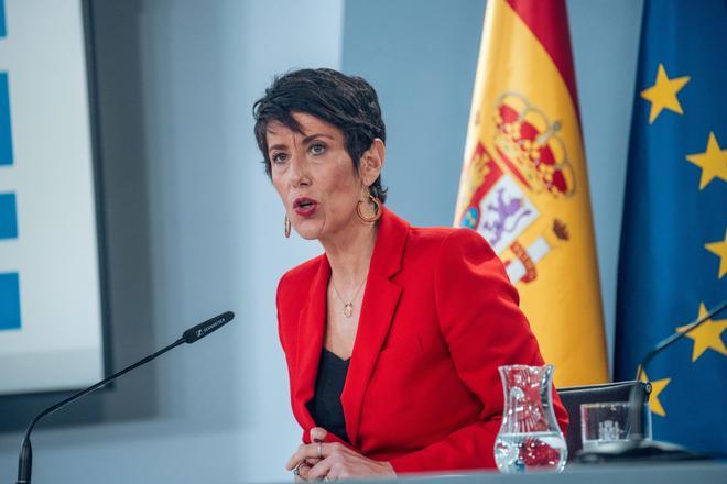 El Gobierno reconoce que al menos 2.200 migrantes en Ceuta siguen en la calle y anuncia la apertura de más centros