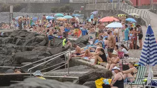 El secreto de Los Charcones de Arucas para vencer el calor: piscina y playa en un solo paseo