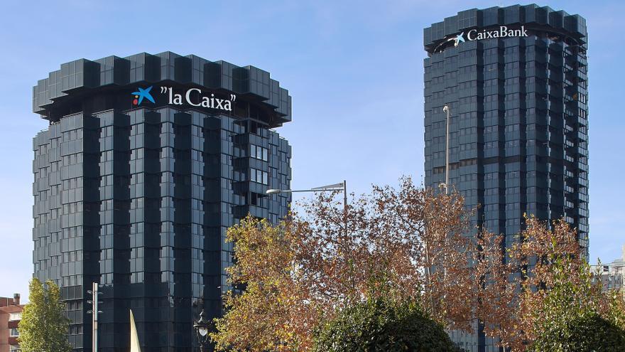 CaixaBank gana 4.816 millones en 2023, un 53,9 % más, impulsado por el alza de tipos
