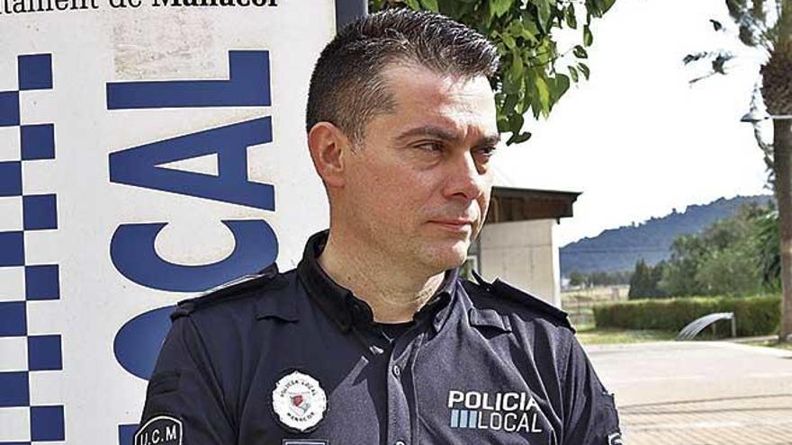 Manuel Prieto, nuevo jefe de la Policía Local de Manacor, frente a la sede del cuerpo.