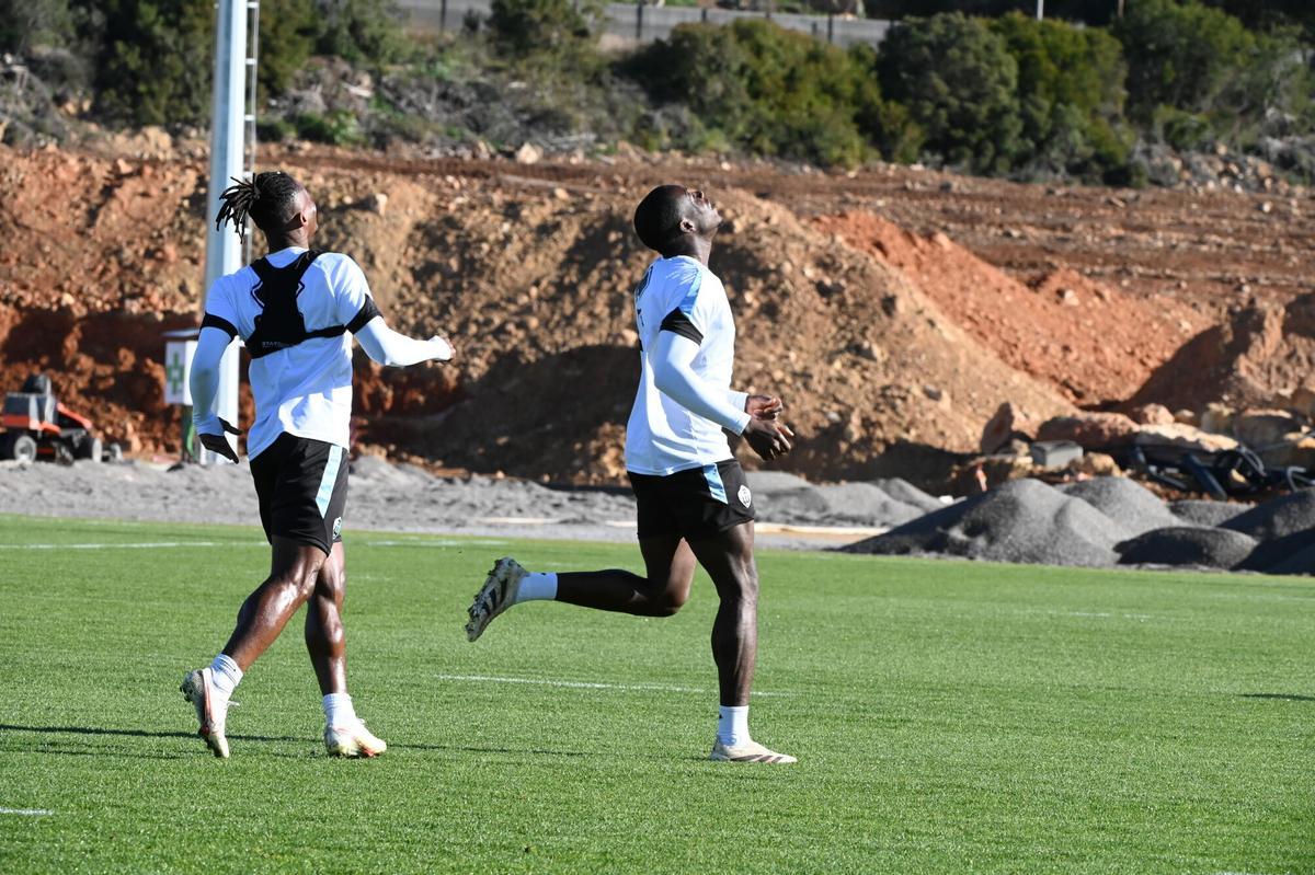 El equipo de Pablo Hernández se ejercita en la ciudad deportiva Globeenergy