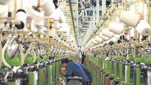 Interior de la fábrica Marie Claire de Vilafranca que se encuentra sin actividad desde hace un año.