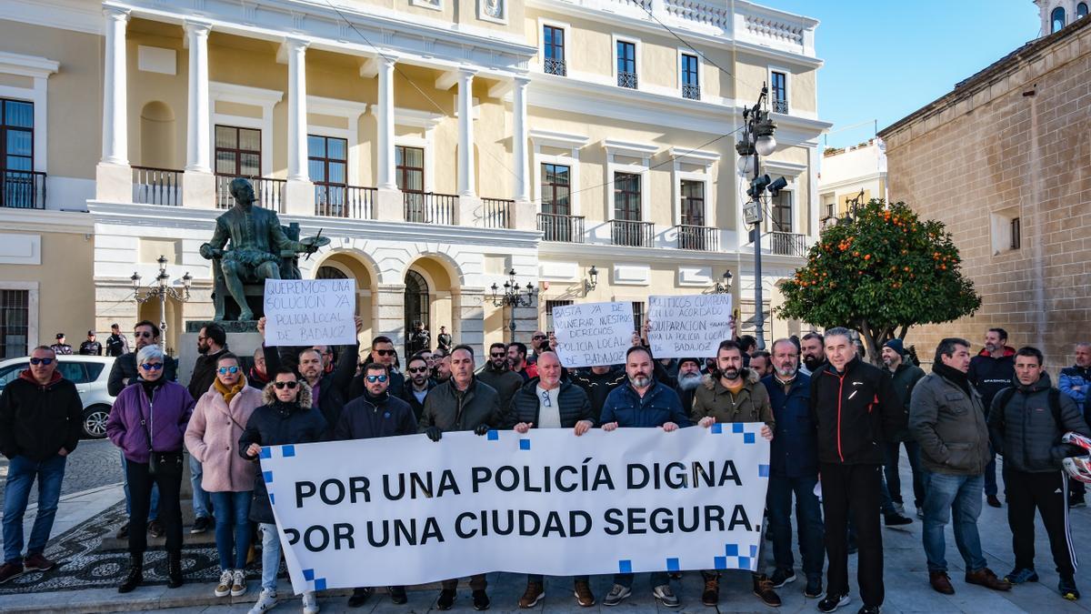 Protesta de policías locales coincidiendo con el pleno de febrero.