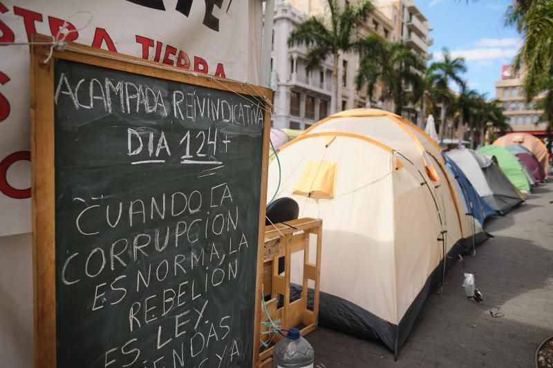 Acampada vivienda en la plaza de la Candelaria