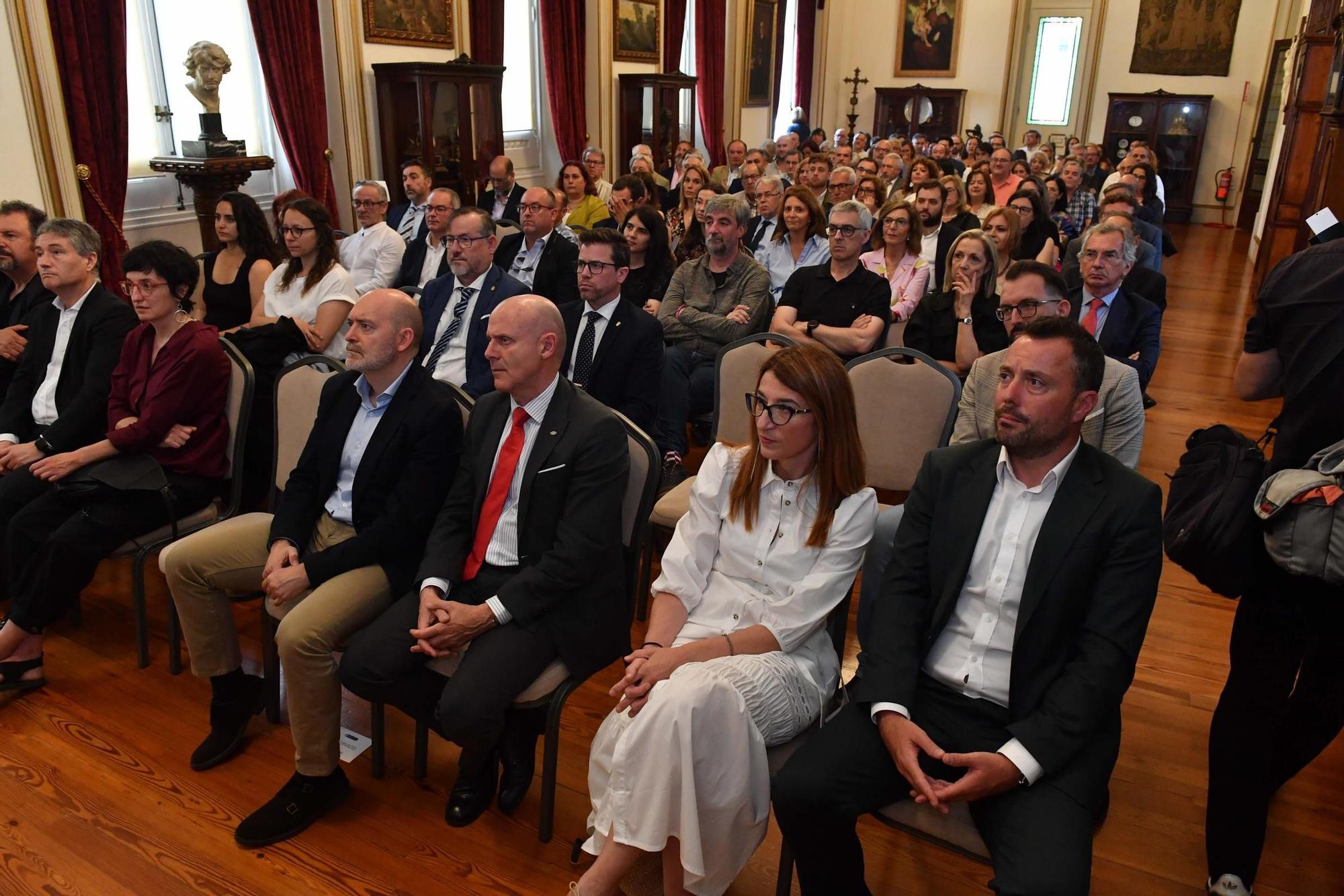 Investidura Inés Rey: La alcaldesa de A Coruña jura su cargo por ...