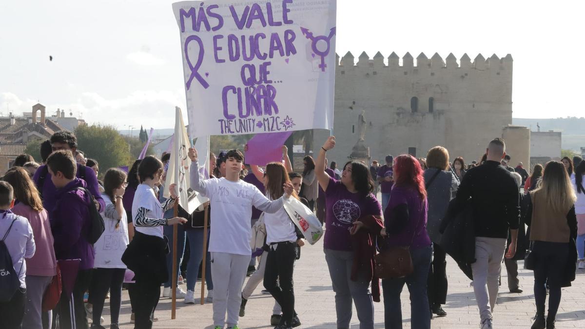 Marcha de estudiantes del Distrito Sur en el entorno de La Calahorra.