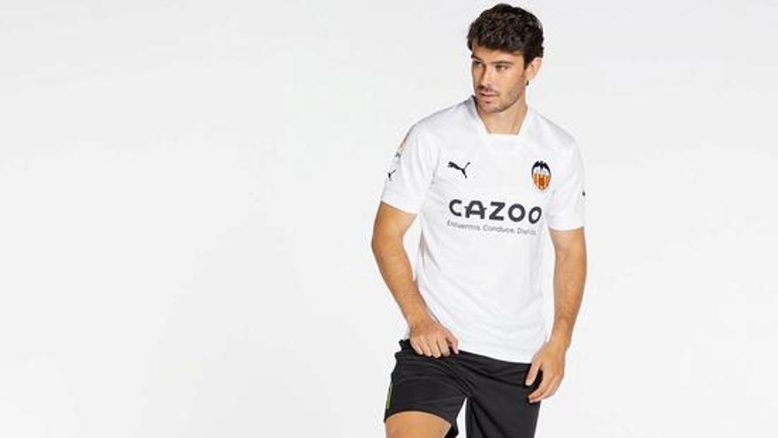 Oficial: La nueva camiseta del Valencia CF 22-23