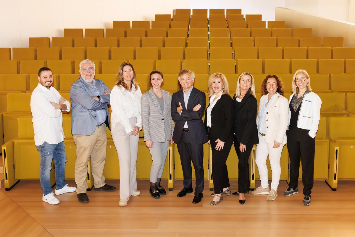 Imagen de la Junta Directiva, con su presidente, Ramon Vidal, en el centro; y la directora, Catalina Ballester, a su derecha