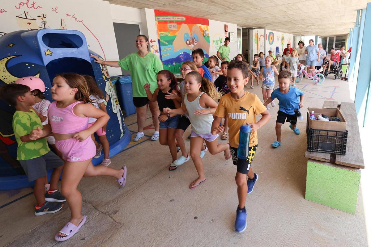 Aquí están todas las fotos de la convivencia entre niños y usuarios del centro de día de Can Raspalls