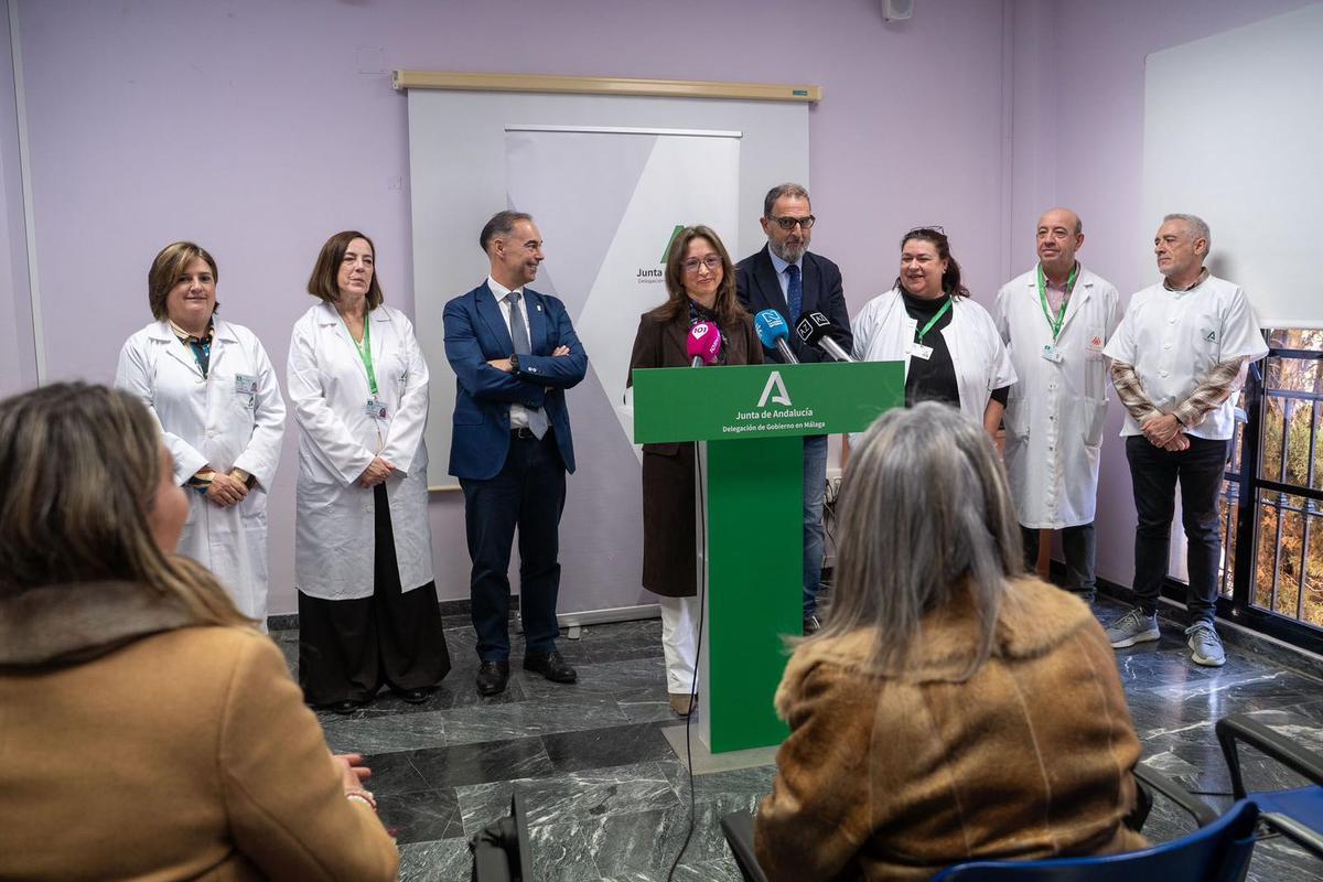 La delegada del Gobierno andaluz, Patricia Navarro, en el centro de salud del Arroyo de la Miel