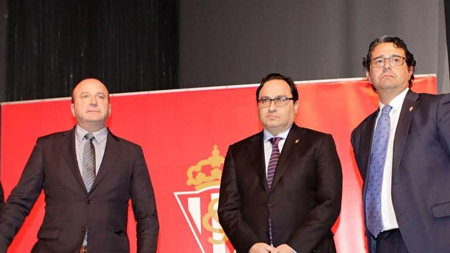 Por la izquierda, Javier Martínez, Javier Fernández y Fernando Losada, en la última junta de accionistas del Sporting.