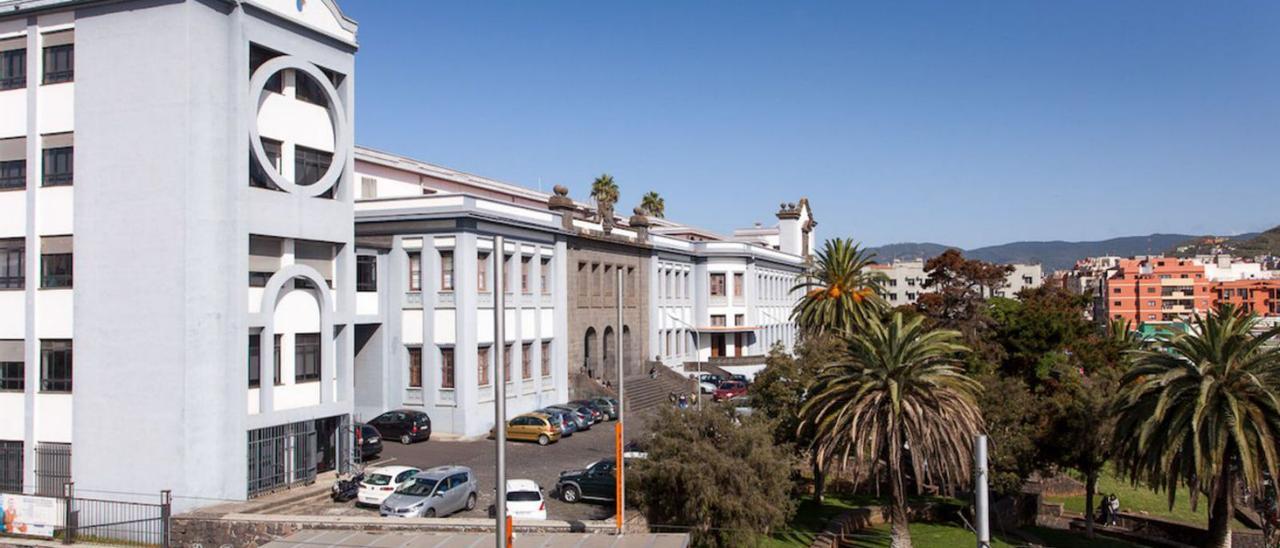 Edificio principal de la Universidad de La Laguna.