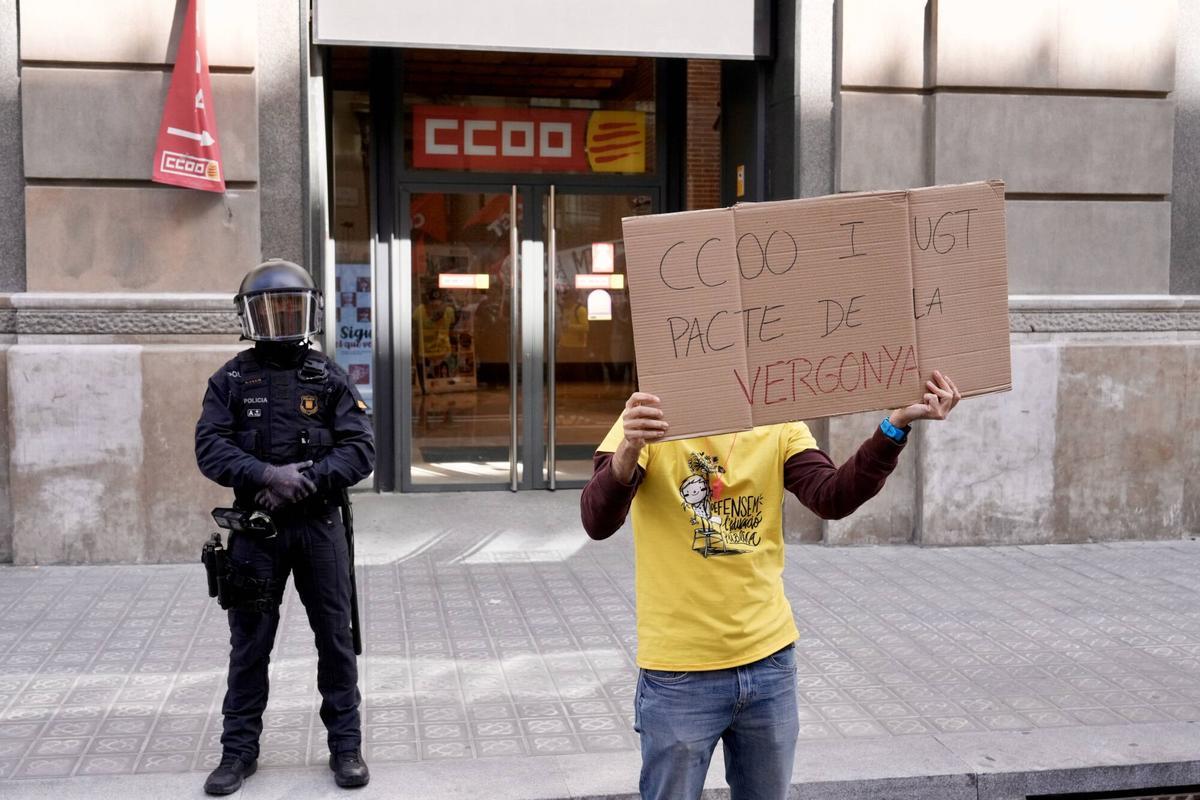 Protesta de docentes ayer en Barcelona.