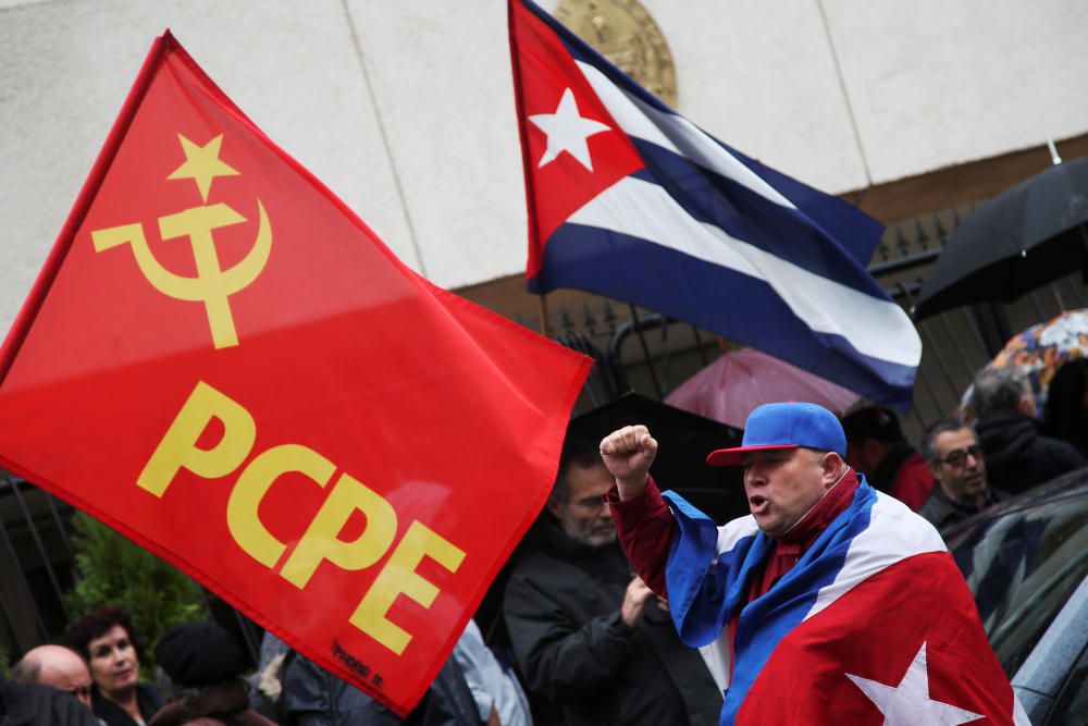 Supporters of late Cuban revolutionary leader ...