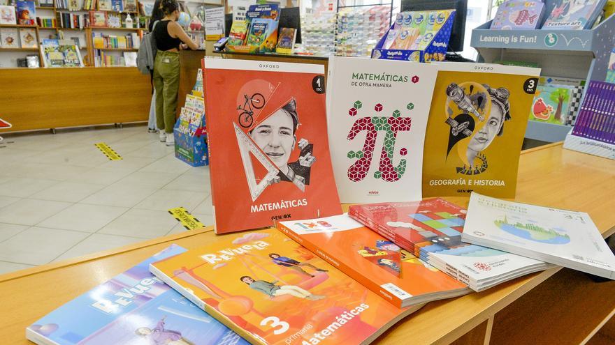 Canarias inaugura el curso escolar con dificultades en la adquisición de libros de texto