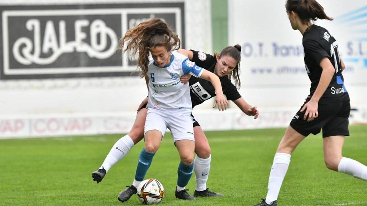 Lance del partido entre el Pozoalbense y el Elche en el Municipal de Pozoblanco.