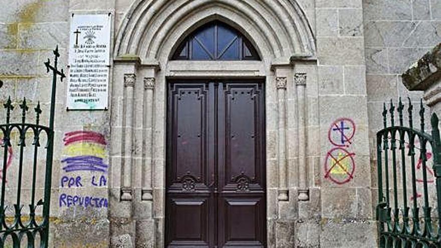 Pintadas republicanas en una iglesia ourensana