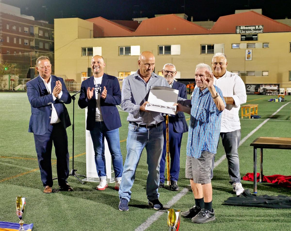 Momento del acto inaugural de la nueva iluminación de la Ciutat de l'Esport de Alboraia.