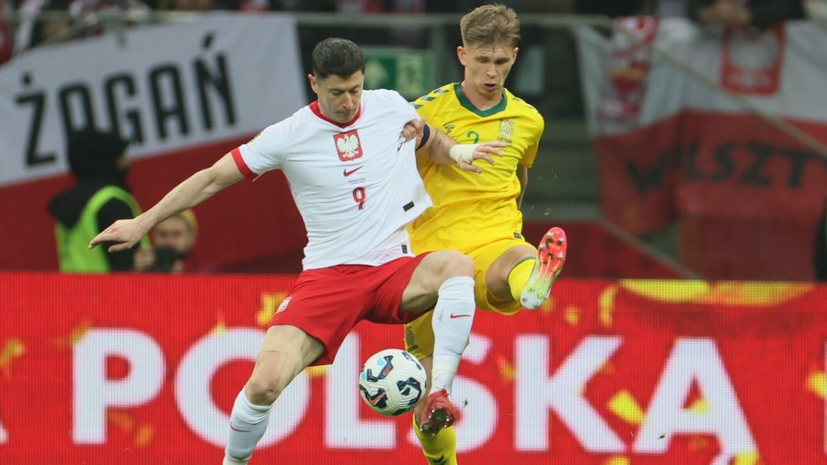 Robert Lewandowski marcó en la victoria de Polonia ante Lituania