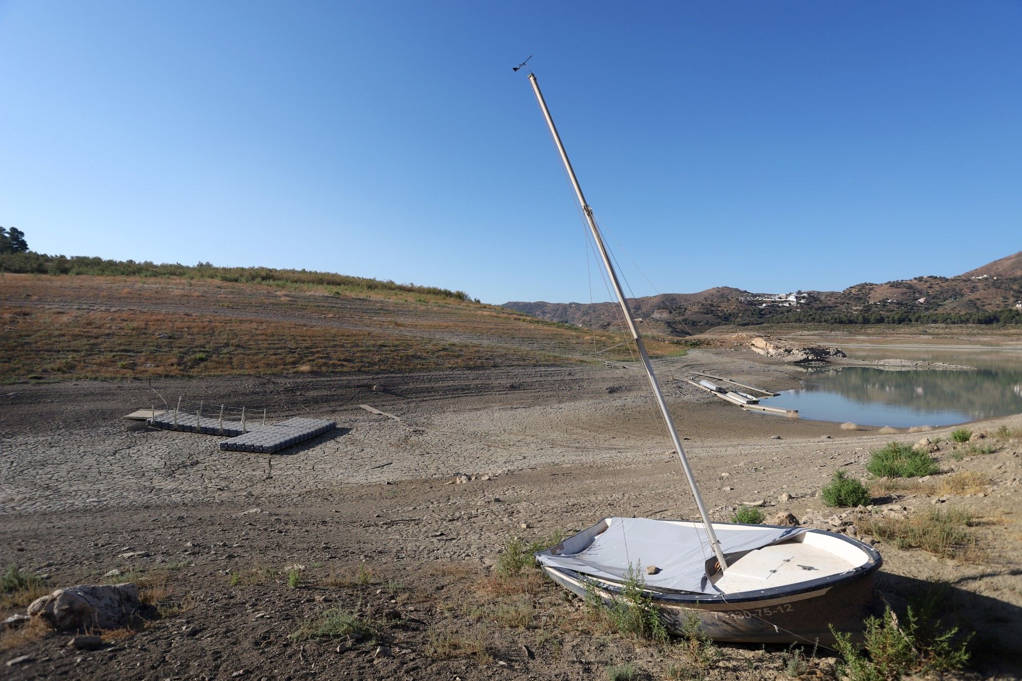 La crítica situación del embalse de la Viñuela, en imágenes