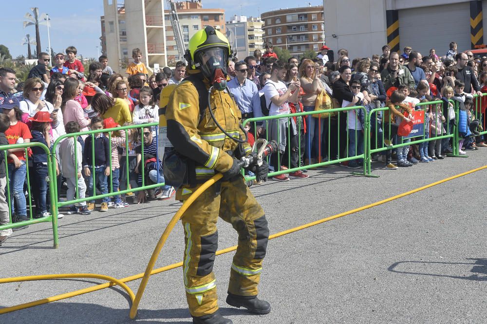 Simulacros de rescate por el 75 aniversario del Parque de Bomberos de Elche.