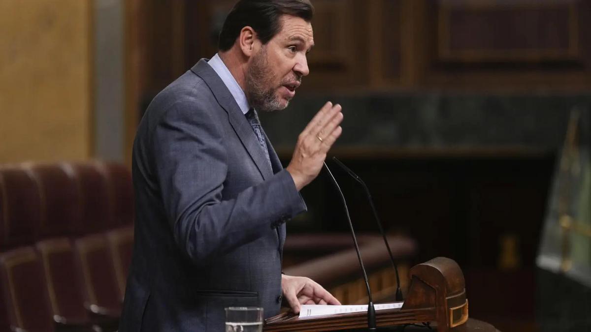 El ministro de Transportes, Óscar Puente, durante la sesión de control al Gobierno celebrada este miércoles en el Congreso de los Diputados.