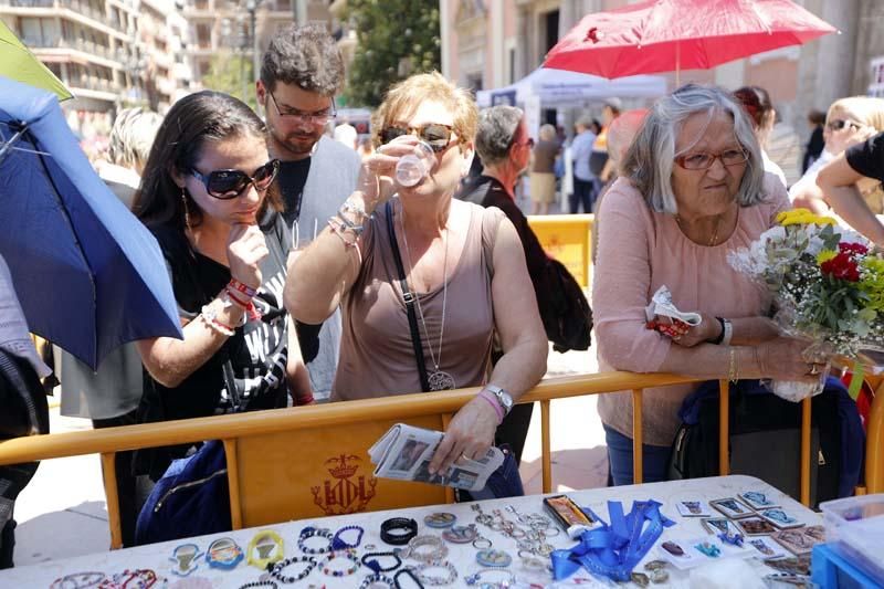 Besamanos en la Plaza de la Virgen