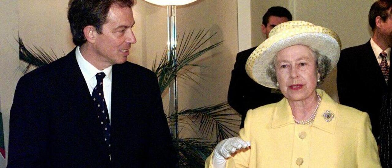 Tony Blair e Isabel II, en una imagen de archivo.