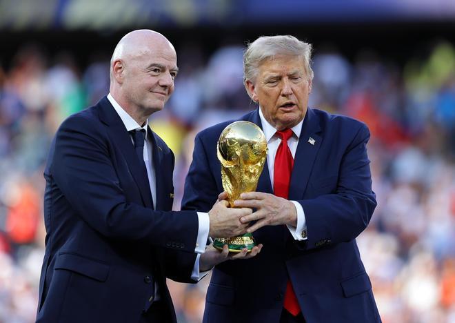 Trump protege a su amigo Infantino ante la rebelión en la FIFA: "Sería un terrible error reemplazarlo"