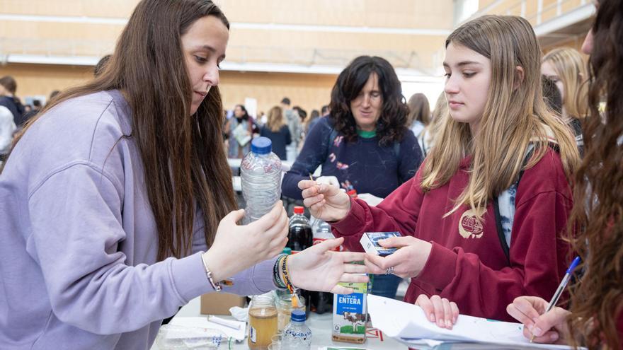 El décimo aniversario de Firujiciència congrega a más de tres mil personas en el campus