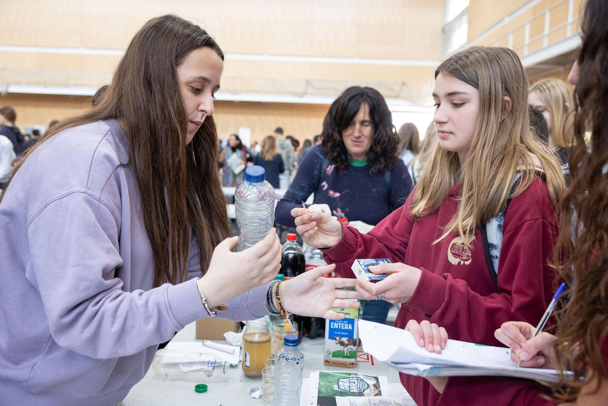 El décimo aniversario de Firujiciència congrega a más de tres mil personas en el campus